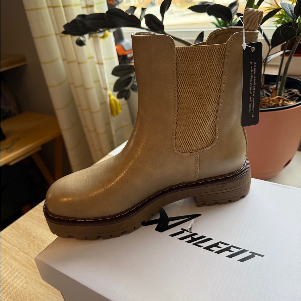 Women's Tan Chelsea Boots Athlefit size 8